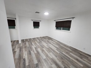 5900 S Sunset Ave in Roswell, NM - Building Photo - Building Photo