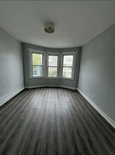 36 Clerk St, Unit Basement in Jersey City, NJ - Foto de edificio - Building Photo