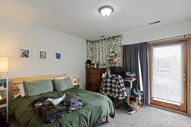 1503 W Cortez St, Unit 3 in Chicago, IL - Building Photo - Building Photo