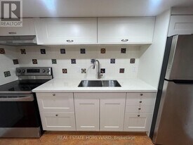 15 Richard Ave in Toronto, ON - Building Photo