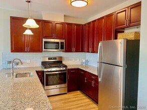 614 Shippan Ave in Stamford, CT - Building Photo - Building Photo