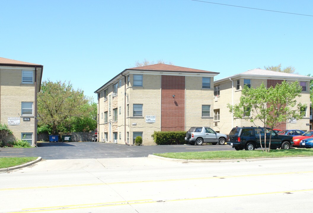 1680 N 1st Ave in Melrose Park, IL - Foto de edificio