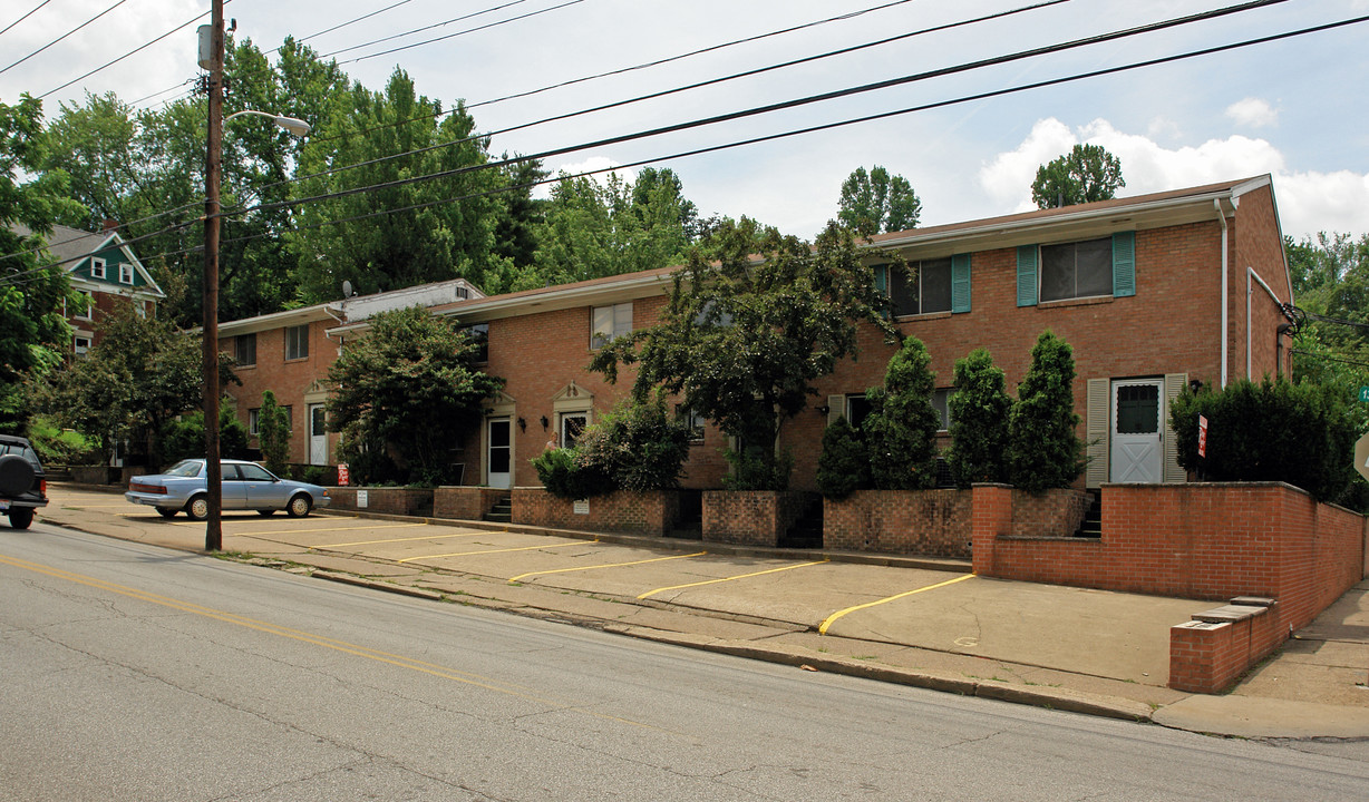 13th Street in Parkersburg, WV - Building Photo