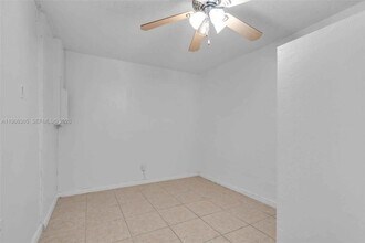 3364 NW 197th Terrace in Miami Gardens, FL - Foto de edificio - Building Photo