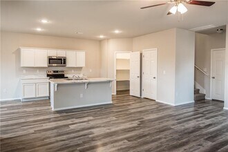 425 Mayflower Ave in Lowell, AR - Building Photo - Building Photo