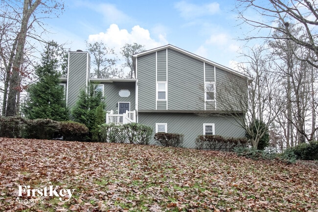 property at 289 Angla Dr SE