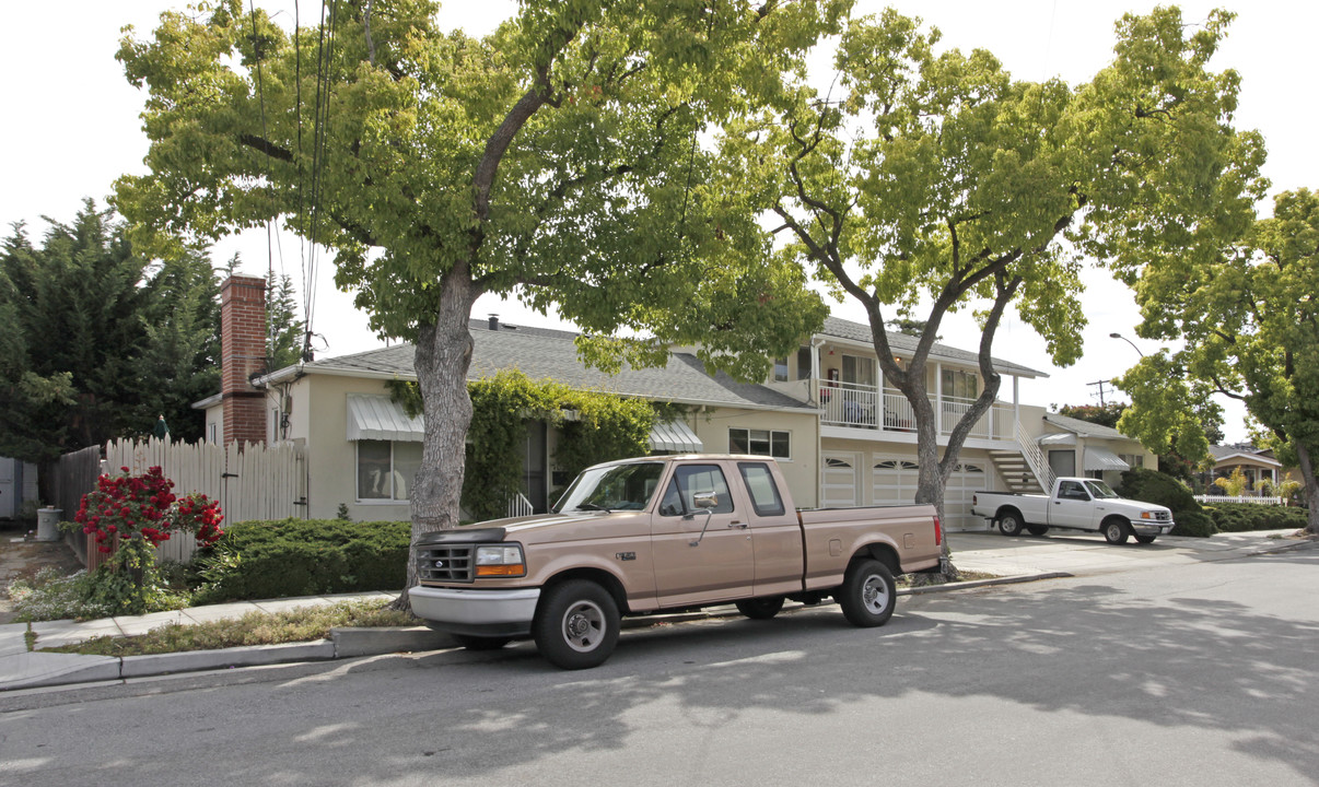 1027-1029 Fulton St in Redwood City, CA - Building Photo