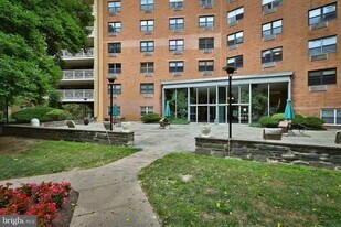 7900 Old York Rd in Elkins Park, PA - Building Photo