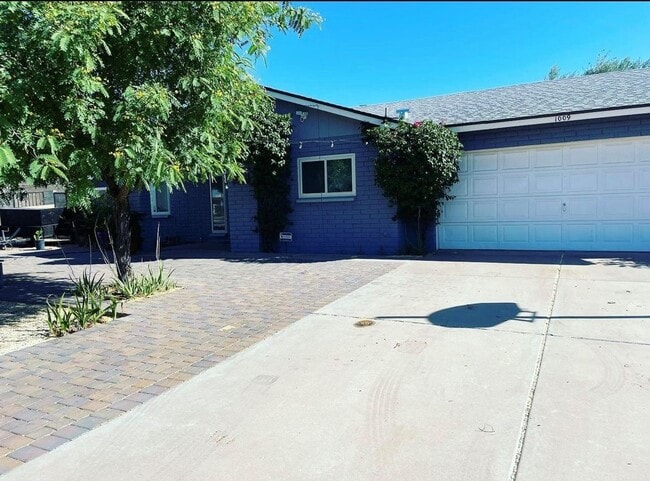 1009 W Riviera Cir in Tempe, AZ - Building Photo - Building Photo