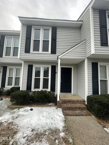 210 S Hollybrook Rd in Wendell, NC - Foto de edificio - Building Photo