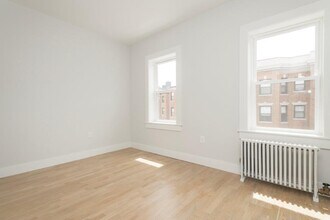 1999 Commonwealth Ave, Unit 5 in Boston, MA - Building Photo - Building Photo