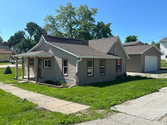 200 W Park Ave in Runnells, IA - Building Photo - Building Photo