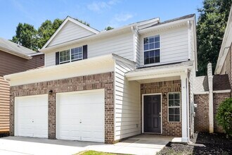 218 Southwind Ln in Newnan, GA - Foto de edificio - Building Photo