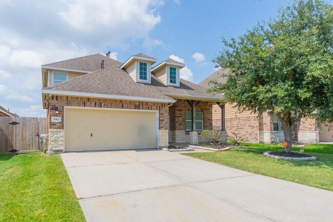 8311 Bay Oaks Dr in Baytown, TX - Building Photo - Building Photo