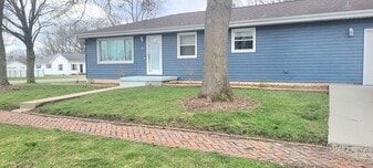 101 N Miller St in Macon, IL - Building Photo