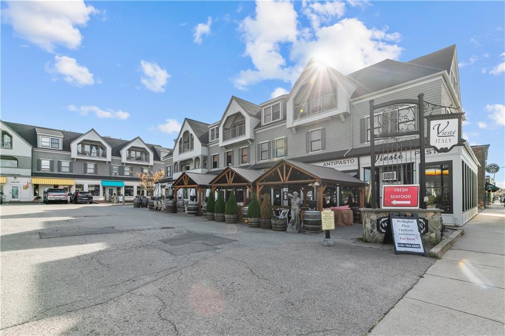 580 Thames St in Newport, RI - Building Photo