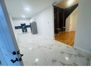 36 Wayne Ave, Unit Apartment 1 in Suffern, NY - Building Photo - Building Photo