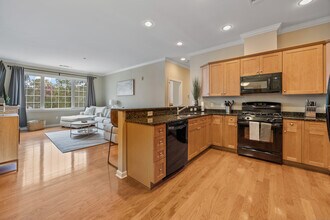 1 King Philip Dr in West Hartford, CT - Building Photo - Building Photo