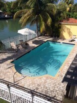 4812 Pine Tree Dr in Miami Beach, FL - Building Photo