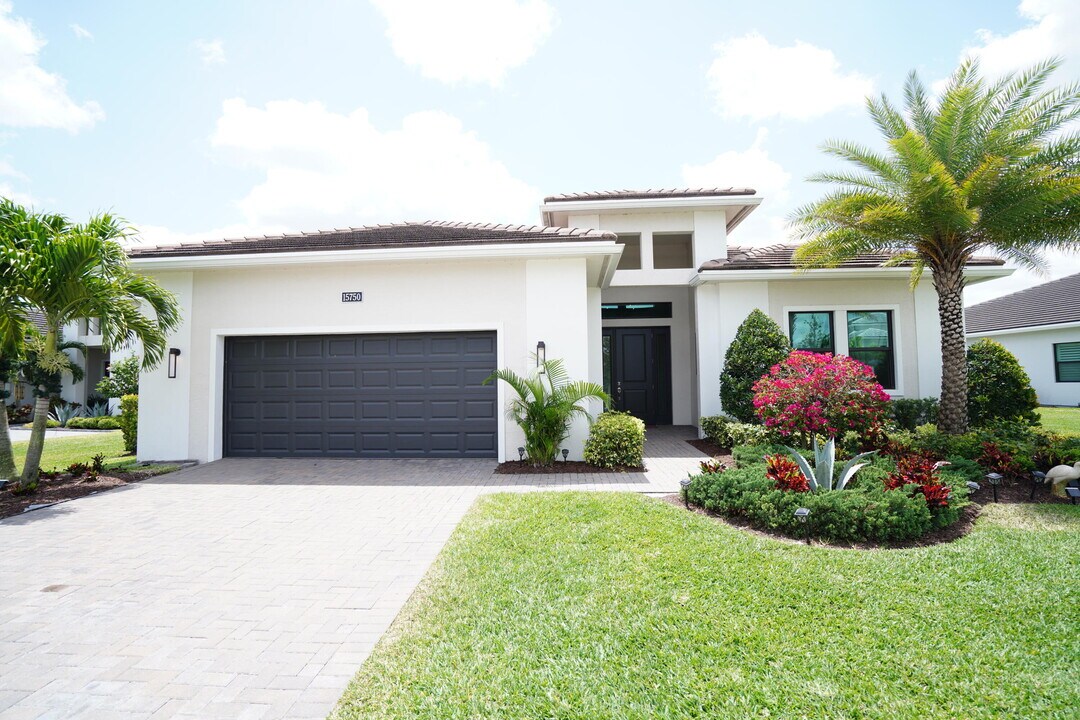 15750 Longboat Key Dr in Westlake, FL - Building Photo