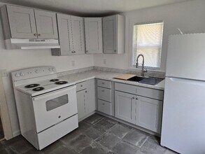 1204 N Church St in Kalamazoo, MI - Building Photo - Building Photo