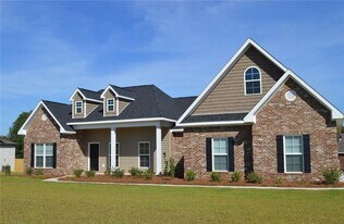 102 Cypress Ln in Enterprise, AL - Building Photo