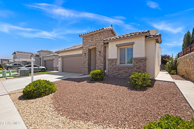 1128 Paseo de Suerte Dr in Horizon City, TX - Building Photo - Building Photo