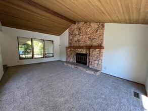 3935 SW 324th St in Federal Way, WA - Building Photo - Building Photo