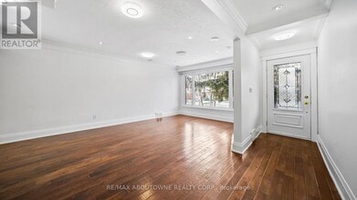 231 Woodale Ave in Oakville, ON - Building Photo - Building Photo