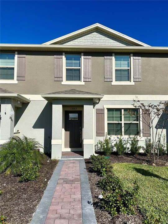 13263 Pontoon Rd in Oakland, FL - Building Photo