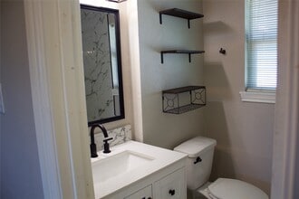 1323 E 32nd 1/2 St in Houston, TX - Building Photo - Building Photo