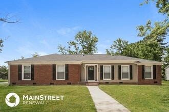 6022 Farm Pond Ln in Charlotte, NC - Building Photo - Building Photo