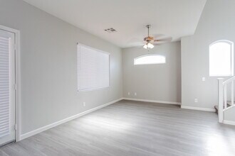 8920 Brentwood Grove Ct in Las Vegas, NV - Building Photo - Building Photo