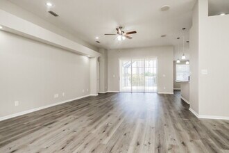 1104 Barclay Wood Dr in Ruskin, FL - Building Photo - Building Photo