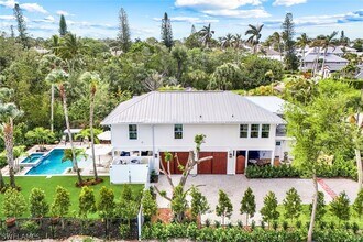 1437 Sandpiper St in Naples, FL - Building Photo - Building Photo