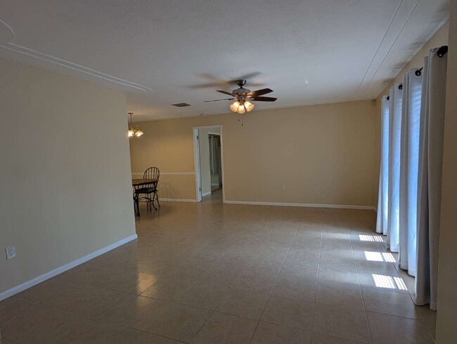 215 Driskell St NE in Palm Bay, FL - Building Photo - Building Photo