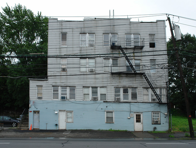 172 Saw Mill River Rd in Elmsford, NY - Building Photo - Building Photo