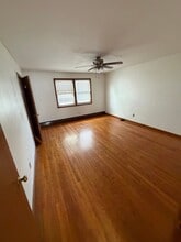 100 Pilgrim Ave, Unit 2 in Worcester, MA - Foto de edificio - Building Photo