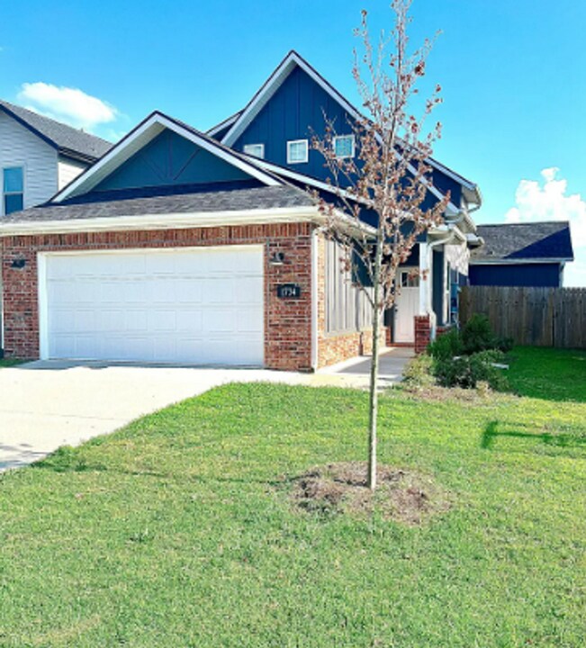 1734 W Broadway Pl in Rogers, AR - Building Photo