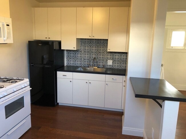 426 W Cereza Way in Long Beach, CA - Building Photo - Building Photo