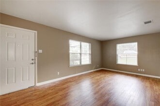 607 Bellevue Plz, Unit B in Austin, TX - Building Photo - Building Photo