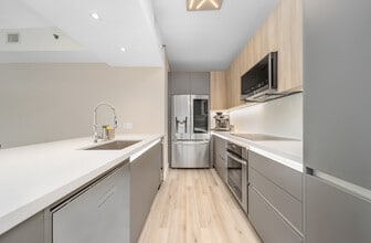 951 Brickell Ave, Unit 2801 in Miami, FL - Building Photo - Building Photo