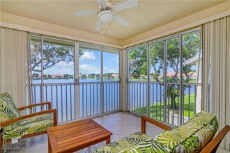 7754 Emerald Cir in Naples, FL - Foto de edificio - Building Photo