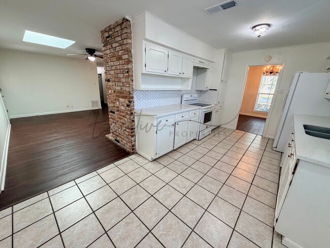 2342 13th St in Lake Charles, LA - Building Photo - Building Photo