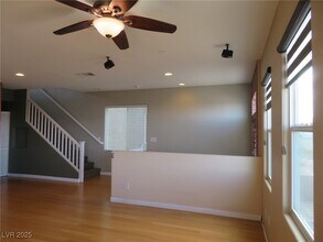 9342 Autumn View Ave in Las Vegas, NV - Building Photo - Building Photo