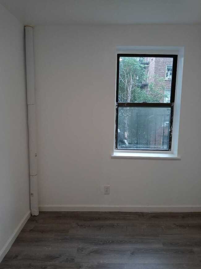 160 E 2nd St in New York, NY - Building Photo - Building Photo