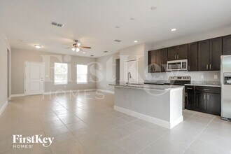568 Hummingbird Ct in Poinciana, FL - Building Photo - Building Photo