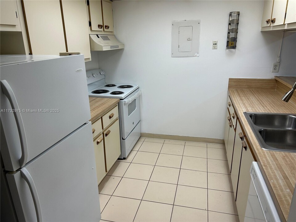 7601 E Treasure Dr, Unit 1103 in North Bay Village, FL - Building Photo