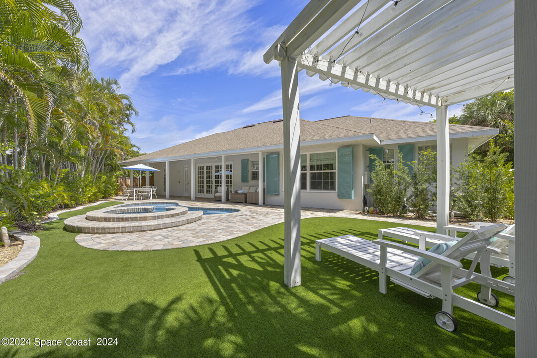 6774 Angeles Rd in Melbourne Beach, FL - Building Photo