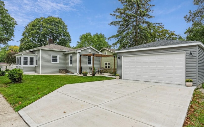 318 S 10th Ave in St. Charles, IL - Building Photo - Building Photo